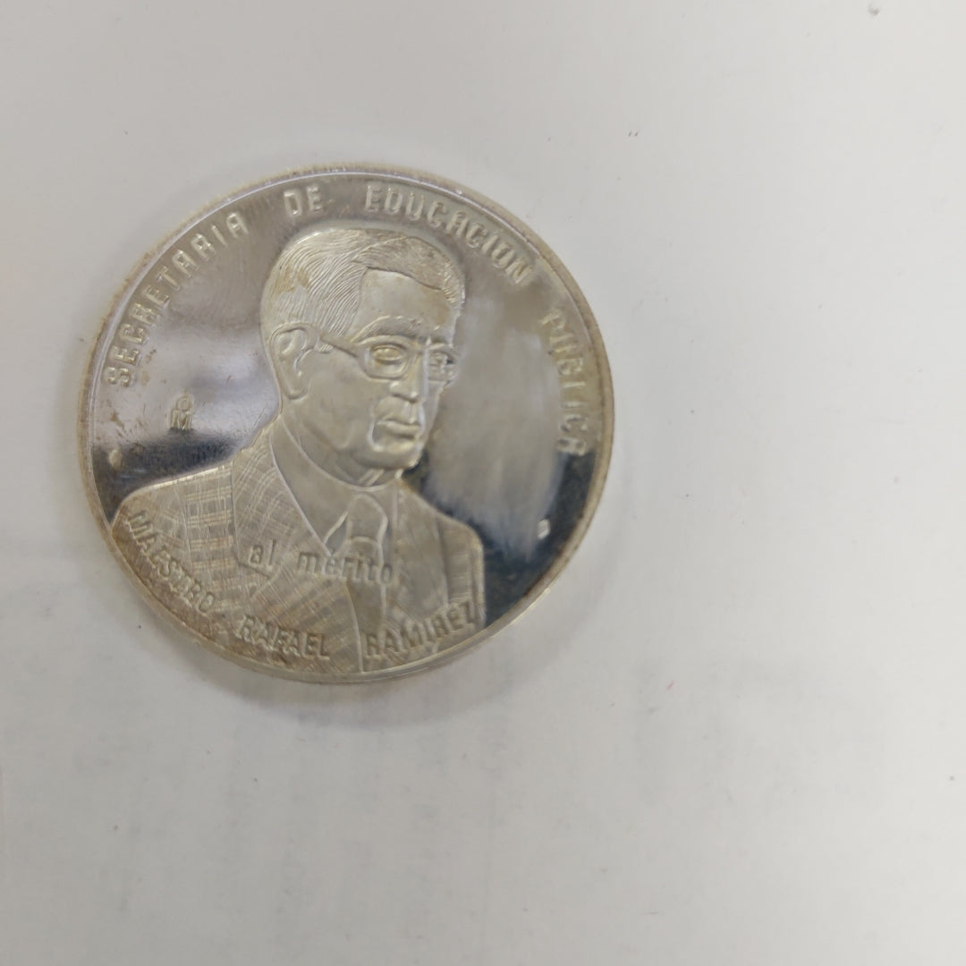 MEDALLA CONMEMORATIVA PLATA 28.2 GRMS (SEMINUEVO)