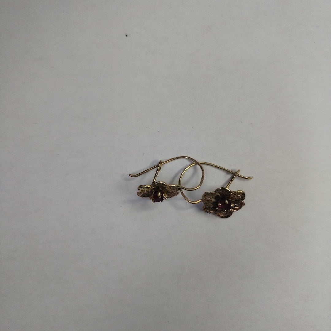 K1 1,60 GRMS 10 K ESPECIFICACIONES COMPLEMENTARIAS PAR DE ARETES EN FORMA DE FLO (SEMINUEVO)