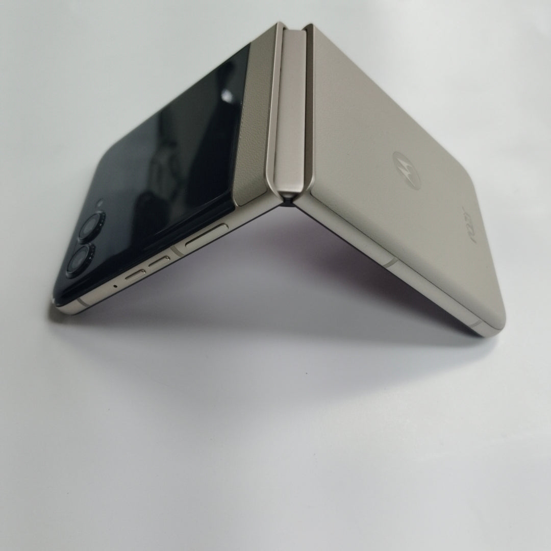 CELULAR MOTOROLA RAZR 50 5G XT2453-1 512 GB 12 GB RAM (SEMINUEVO)