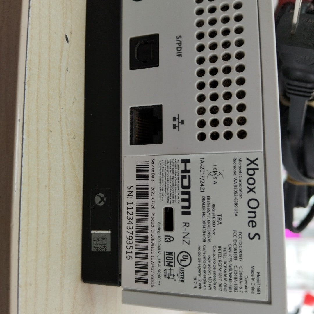 CONSOLA DE VIDEOJUEGO MICROSOFT XBOX ONE S 1 TB (SEMINUEVO)