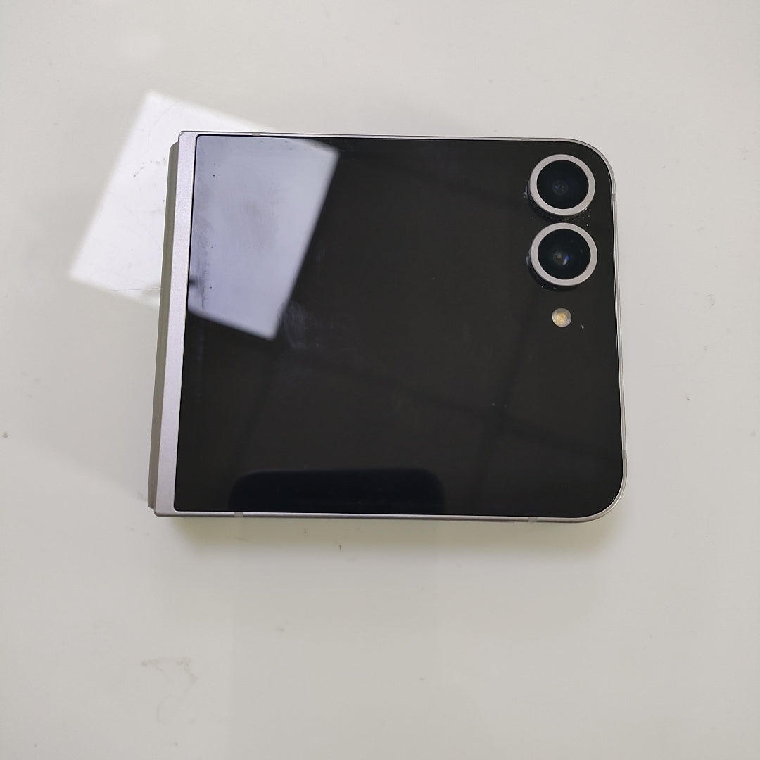 CELULAR SAMSUNG GALAXY Z FLIP6 SM-F741B (2024) 512 GB 12 GB RAM (SEMINUEVO)