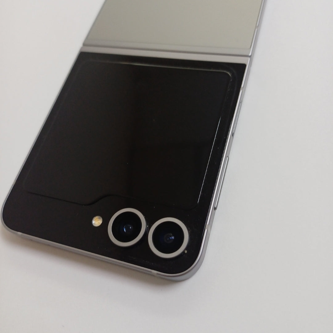 CELULAR SAMSUNG GALAXY Z FLIP6 SM-F741B (2024) 512 GB 12 GB RAM (SEMINUEVO)