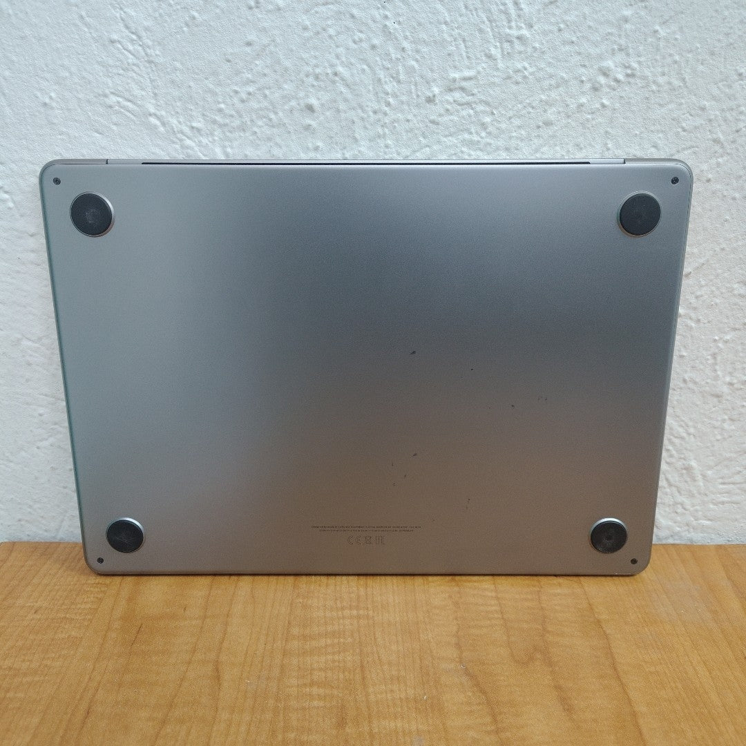 LAPTOP APPLE MACBOOK AIR 13" 2022 3.49 A2681 (8 CPU/8 GPU) 256 GB SSD 8 GB RAM (SEMINUEVO)