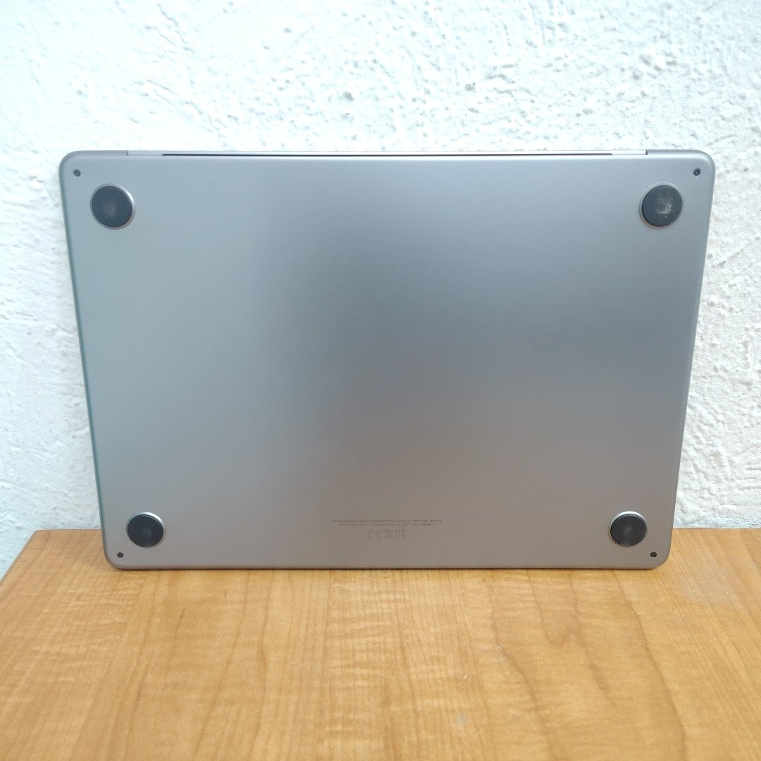 LAPTOP APPLE MACBOOK AIR 13" 2022 3.49 A2681 (8 CPU/8 GPU) 256 GB SSD 8 GB RAM (SEMINUEVO)