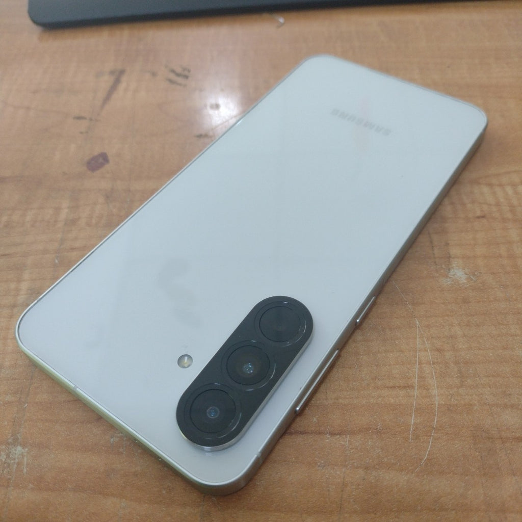 CELULAR SAMSUNG GALAXY A56 SM-A566E (2025) 256 GB 8 GB RAM (SEMINUEVO)