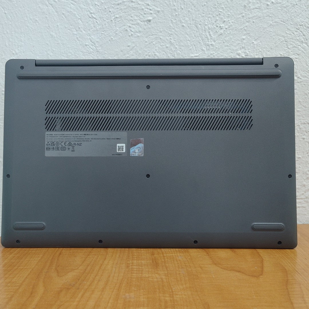 LAPTOP LENOVO IDEAPAD SLIM 3 15IAH8 (2024) 512 GB SSD 8 GB RAM (SEMINUEVO)