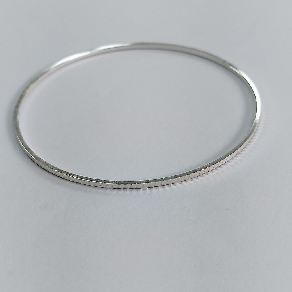 PULSERA RIGIDA PLATA 4.6 GRMS (SEMINUEVO)