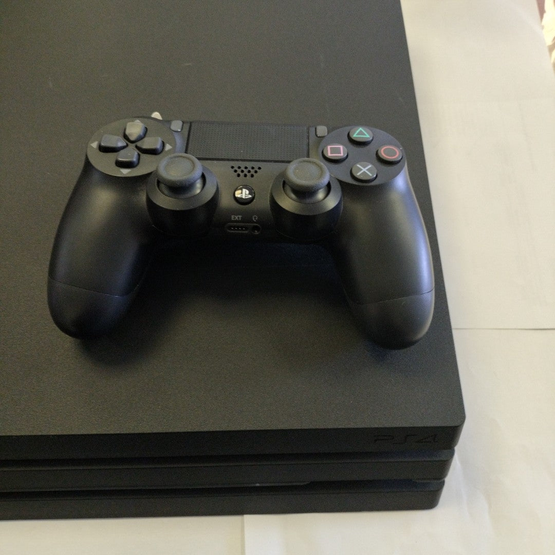 CONSOLA DE VIDEOJUEGO SONY PS4 PRO 1 TB (SEMINUEVO)