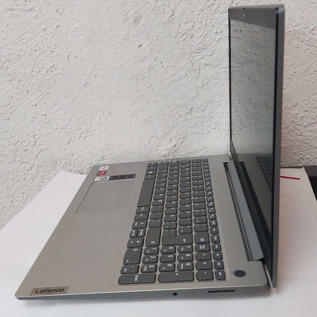 LAPTOP LENOVO IDEAPAD 3 15ADA05 (2022) 1 TB 8 GB RAM (SEMINUEVO)