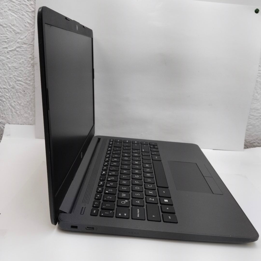 LAPTOP HP 245 G8 (2023) 256 GB SSD 8 GB RAM (SEMINUEVO)