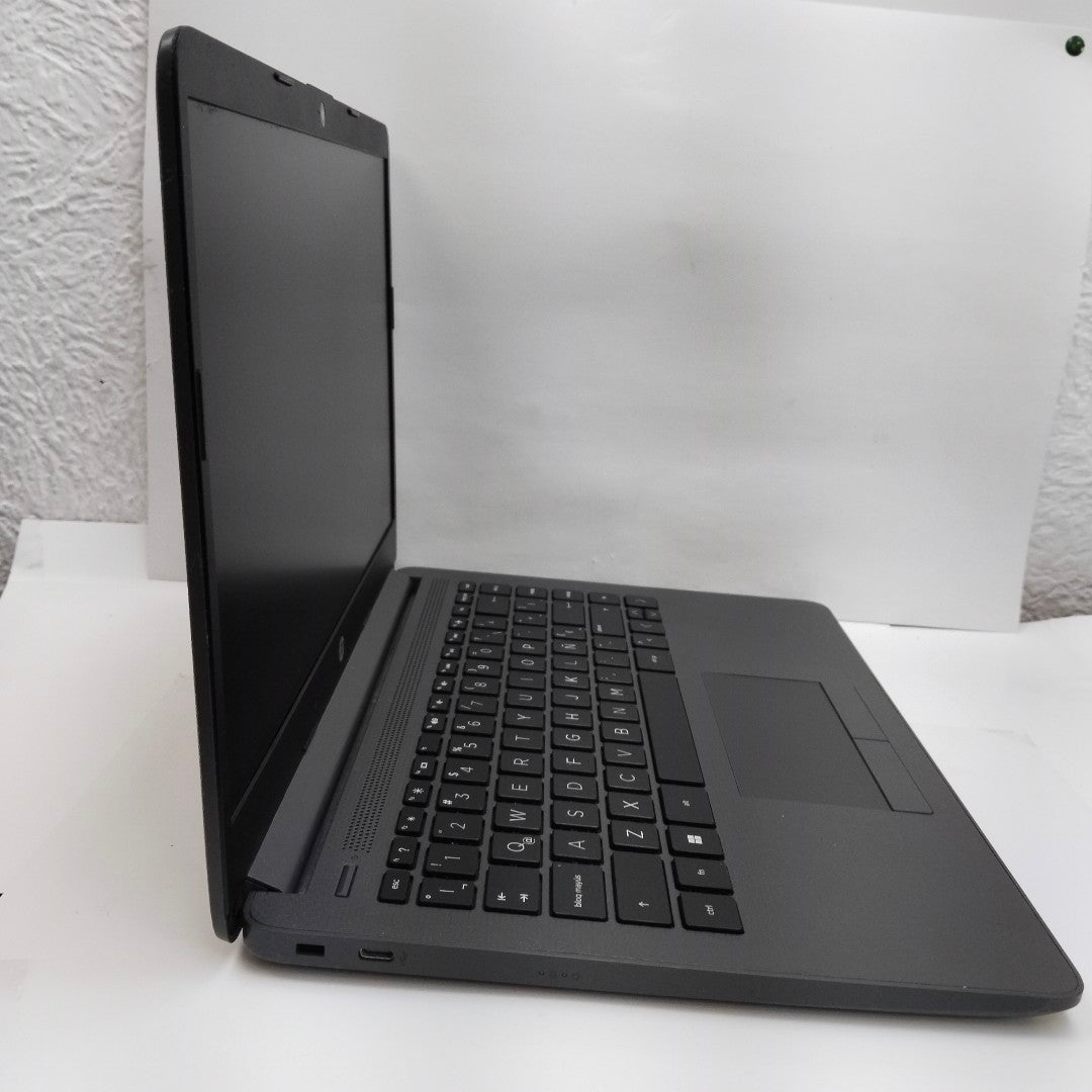 LAPTOP HP 245 G8 (2023) 256 GB SSD 8 GB RAM (SEMINUEVO)