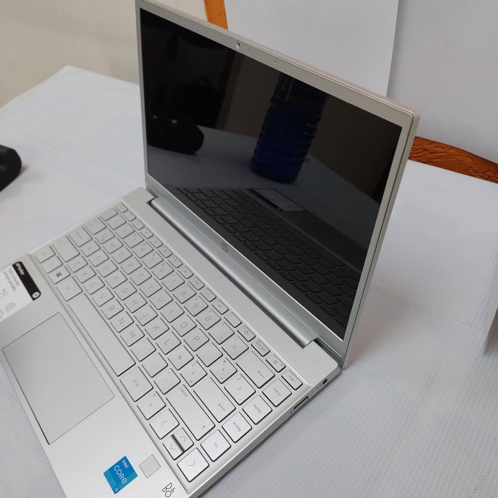 LAPTOP HP PAVILION 13-BB0501LA (2022) 256 GB SSD 8 GB RAM (SEMINUEVO)