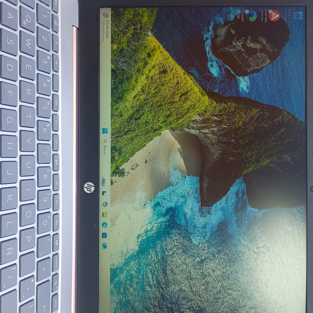 LAPTOP HP 15-FC0001LA (2023) 512 GB SSD 8 GB RAM (SEMINUEVO)