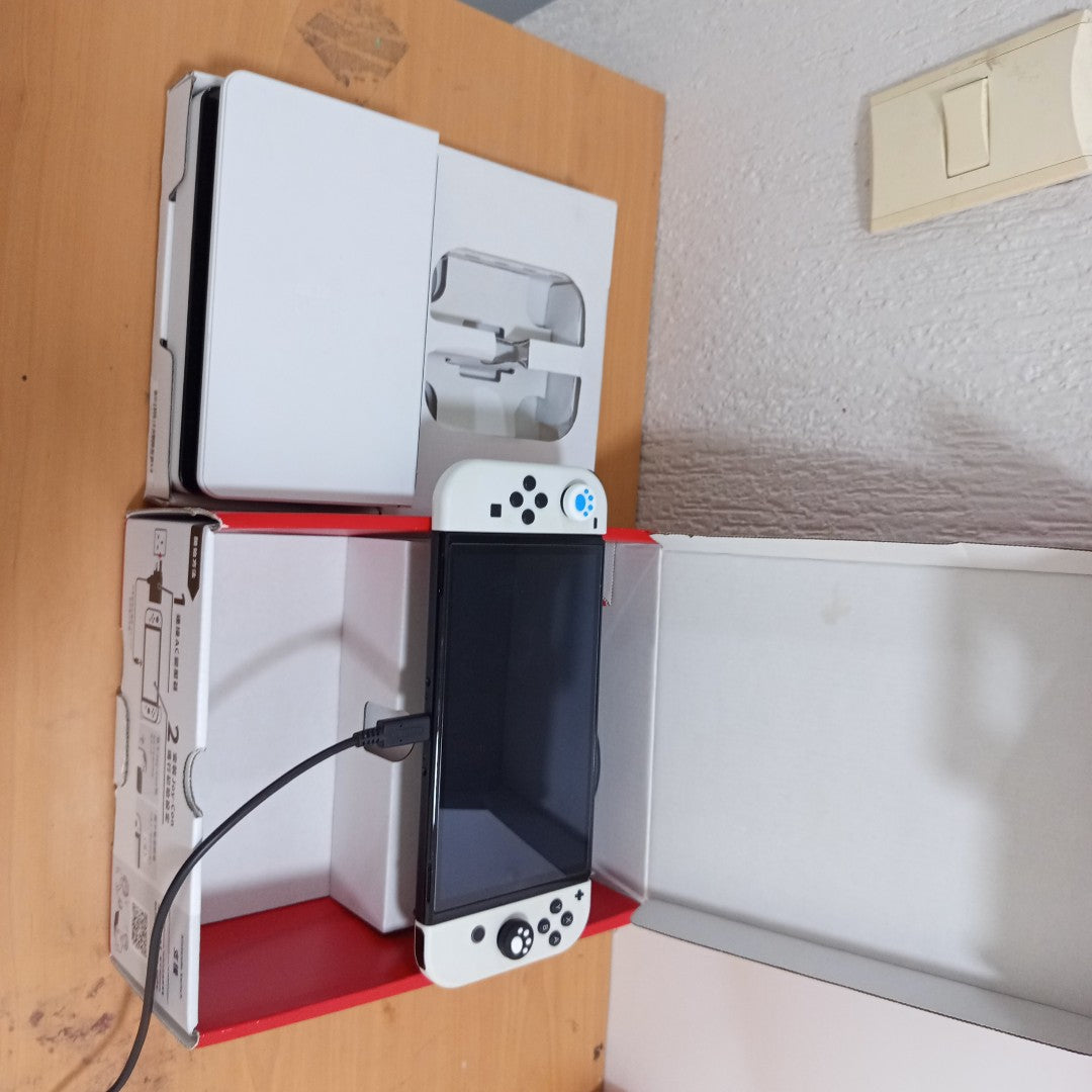 CONSOLA DE VIDEOJUEGO NINTENDO SWITCH OLED 64 GB (SEMINUEVO)
