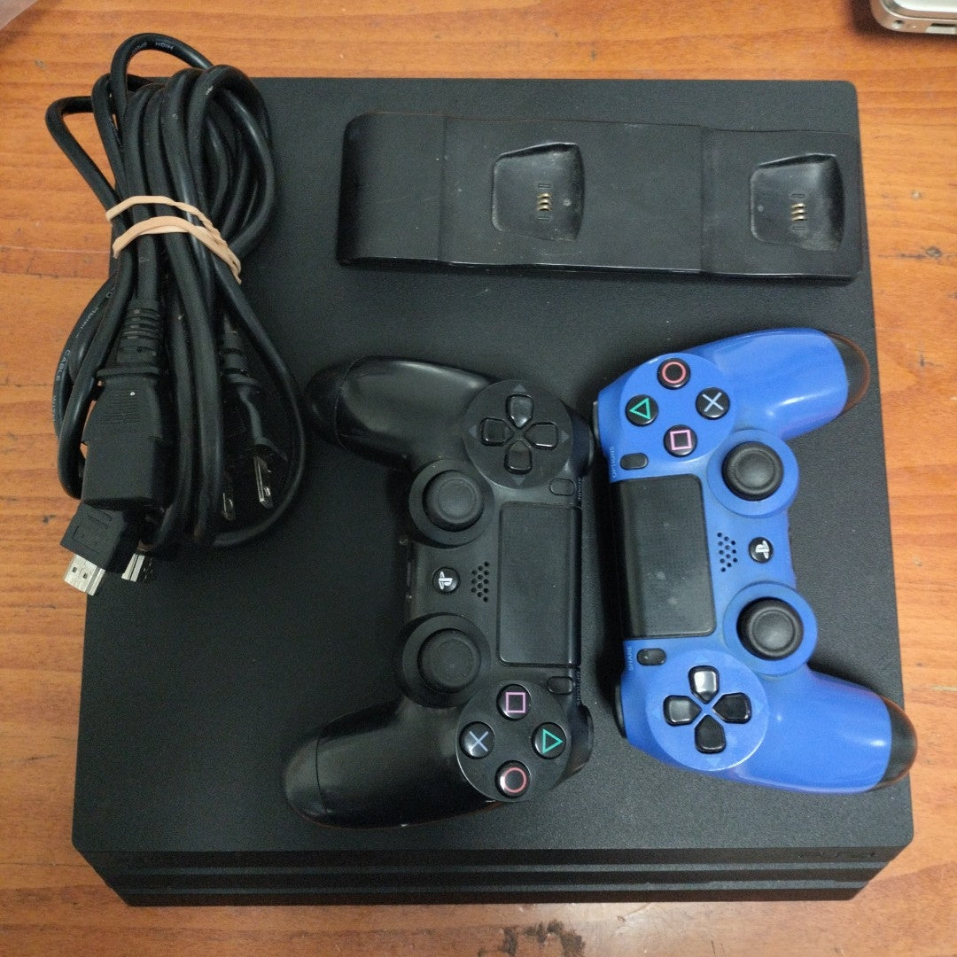 CONSOLA DE VIDEOJUEGO SONY PS4 PRO 1 TB (SEMINUEVO)
