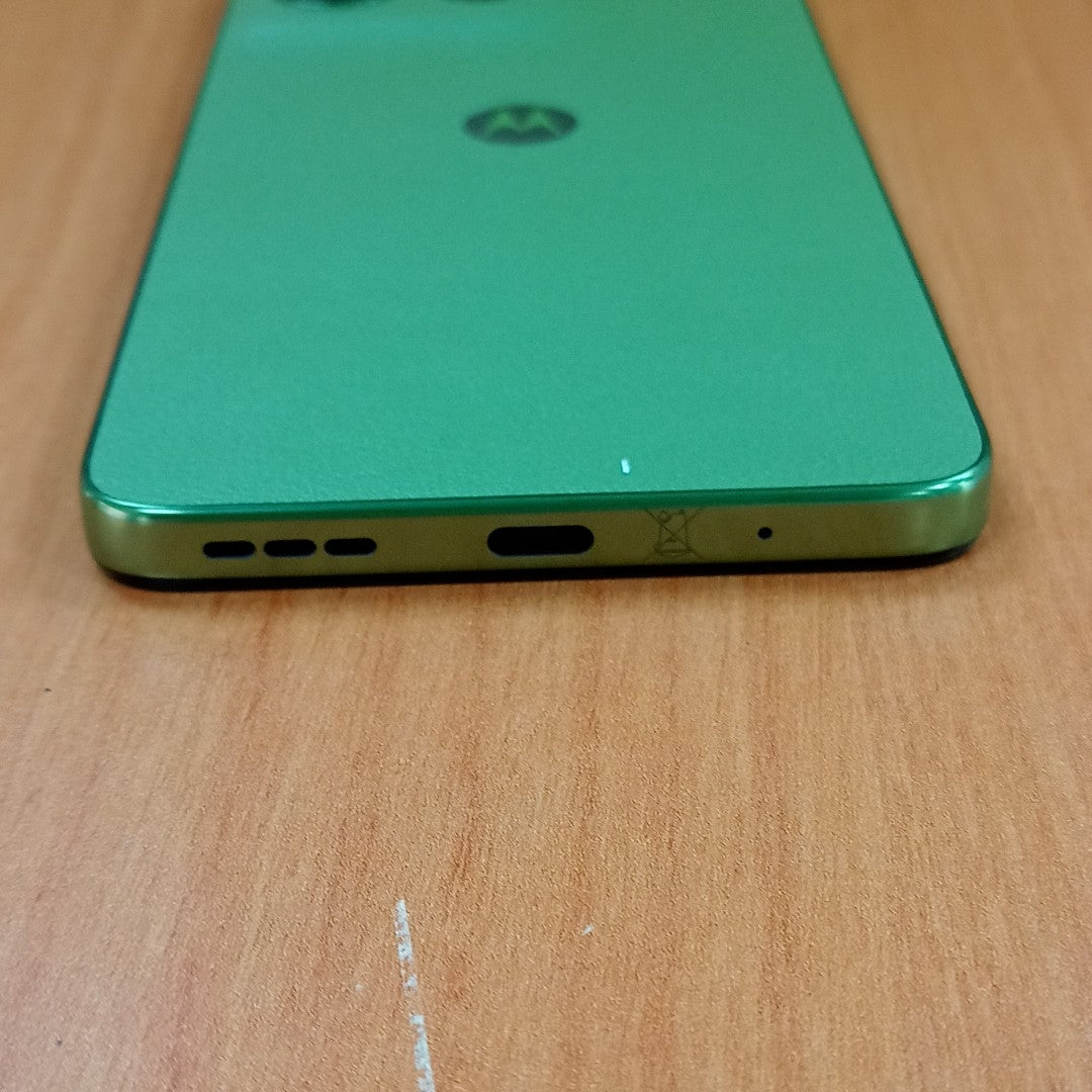 CELULAR MOTOROLA MOTO G15 XT2521-2 (2025) 128 GB 4 GB RAM (SEMINUEVO)