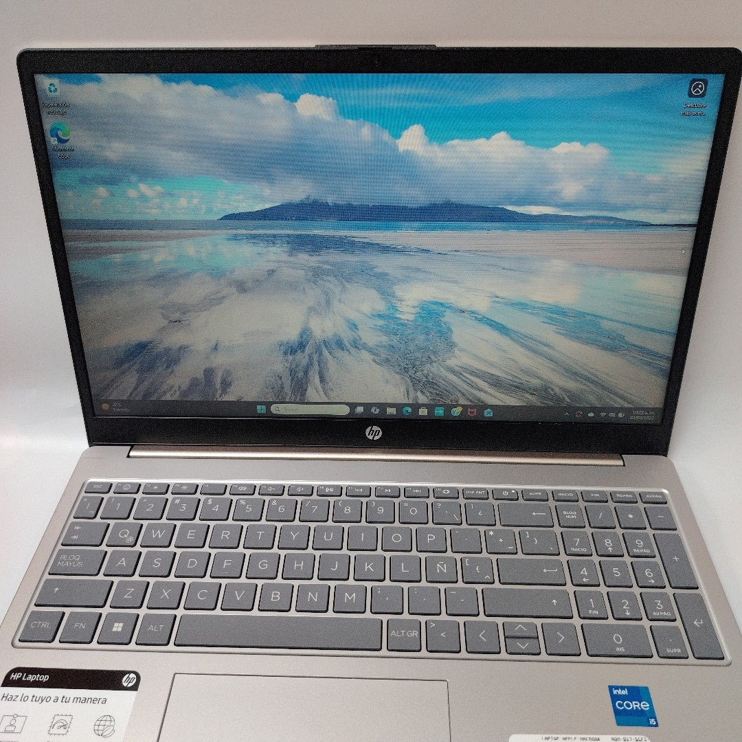 LAPTOP HP 15-FD0045LA (2024) 512 GB SSD 8 GB RAM (SEMINUEVO)