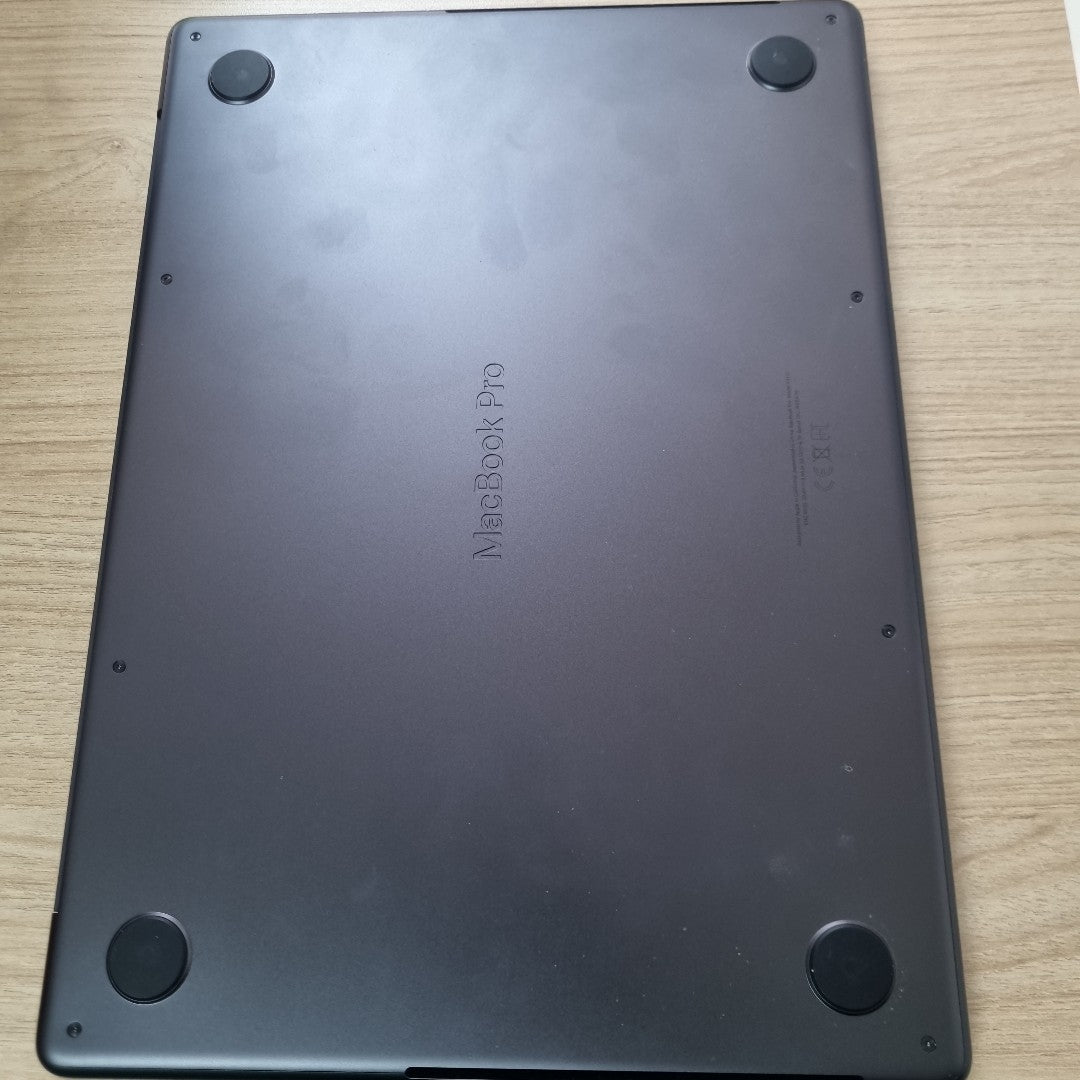 LAPTOP APPLE MACBOOK PRO 14" 2024 4.4 A3112 (10 CPU/10 GPU) 512 GB SSD 16 GB RAM (SEMINUEVO)