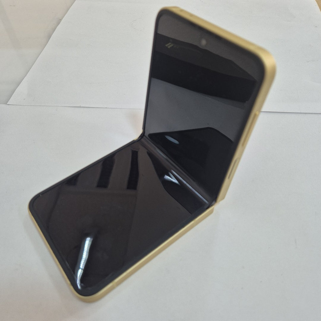 CELULAR SAMSUNG GALAXY Z FLIP6 SM-F741B (2024) 256 GB 12 GB RAM (SEMINUEVO)