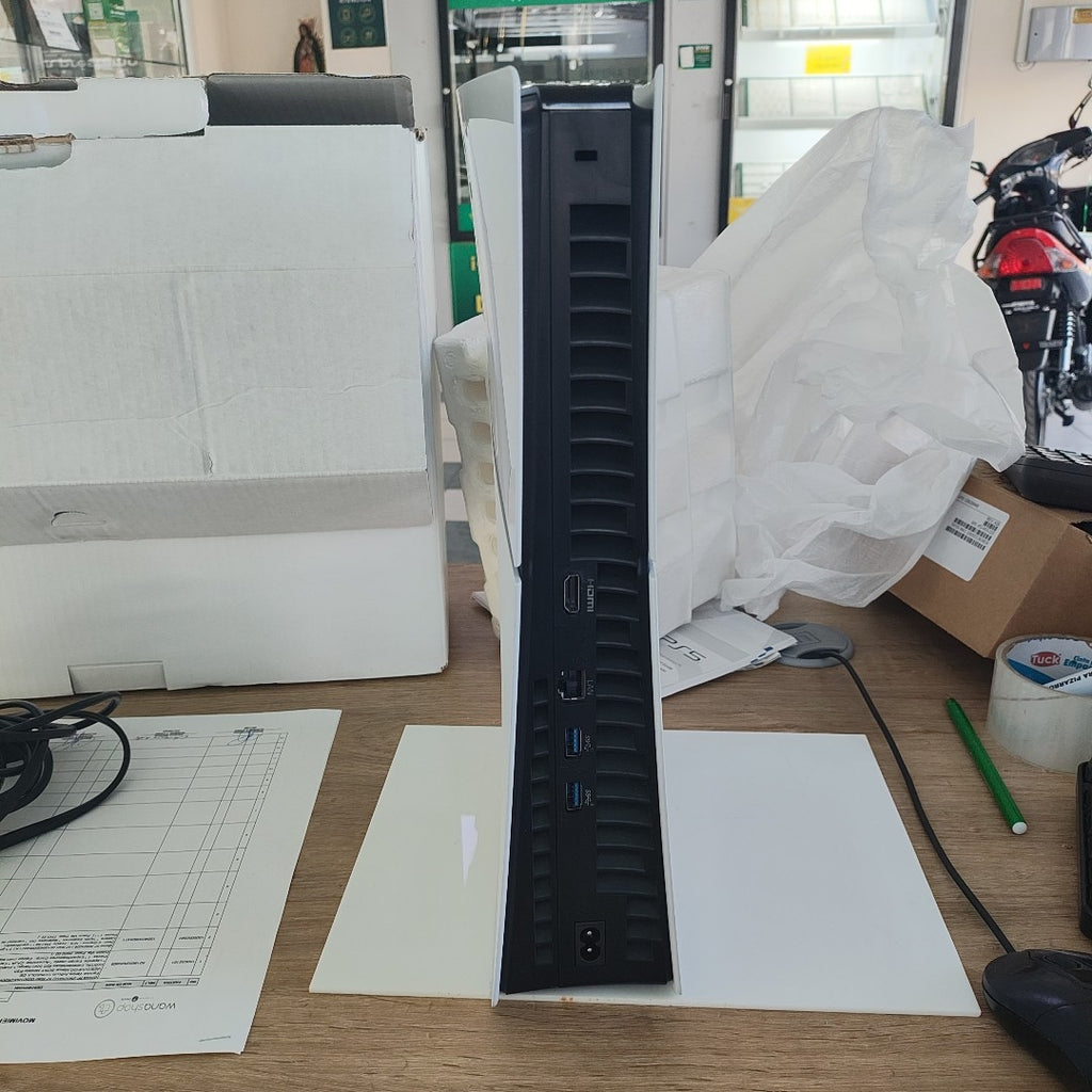 CONSOLA DE VIDEOJUEGO SONY PS5 DIGITAL 825 SSD (SEMINUEVO)