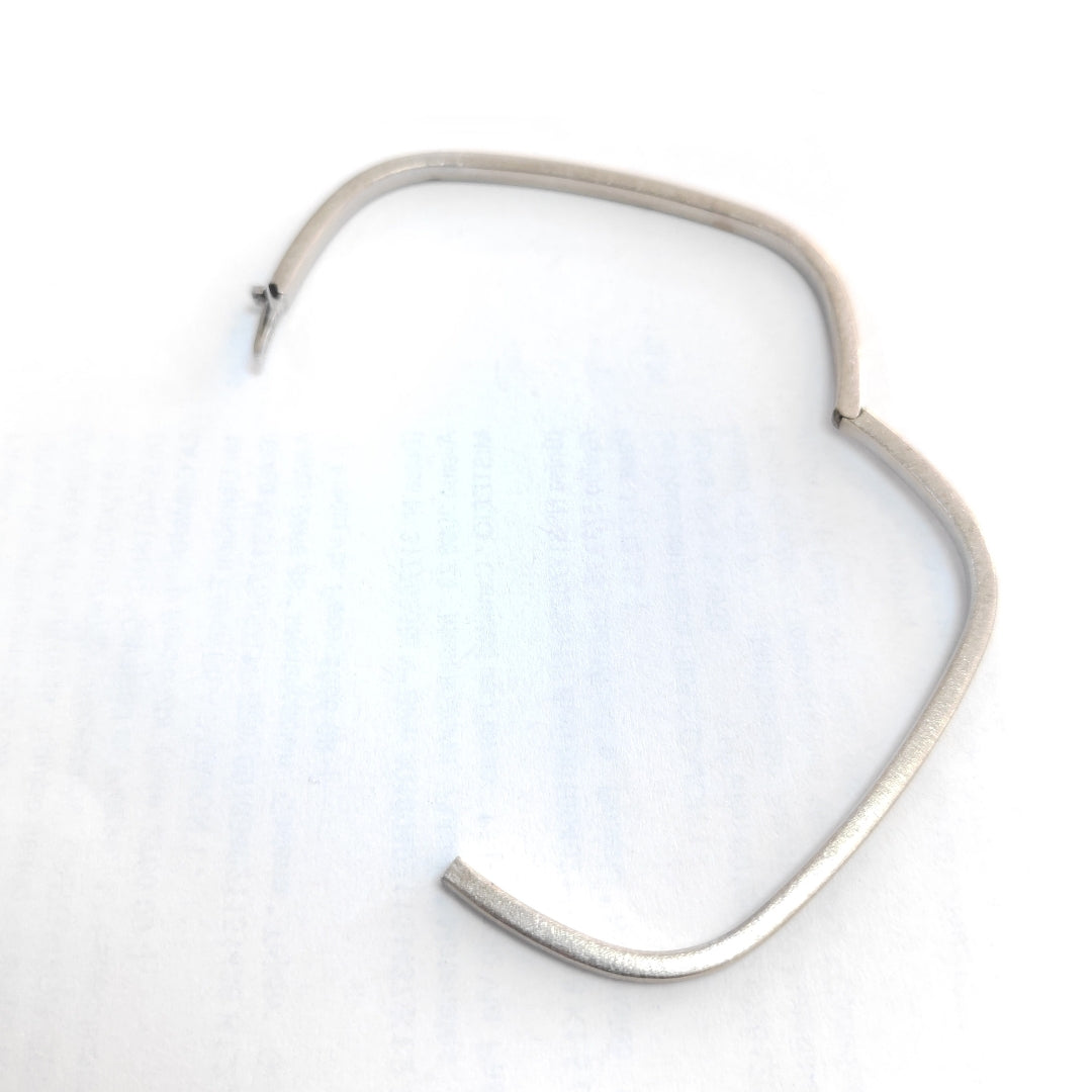 PULSERA RIGIDA ORO BLANCO 14 K 5.4 GRMS (SEMINUEVO)