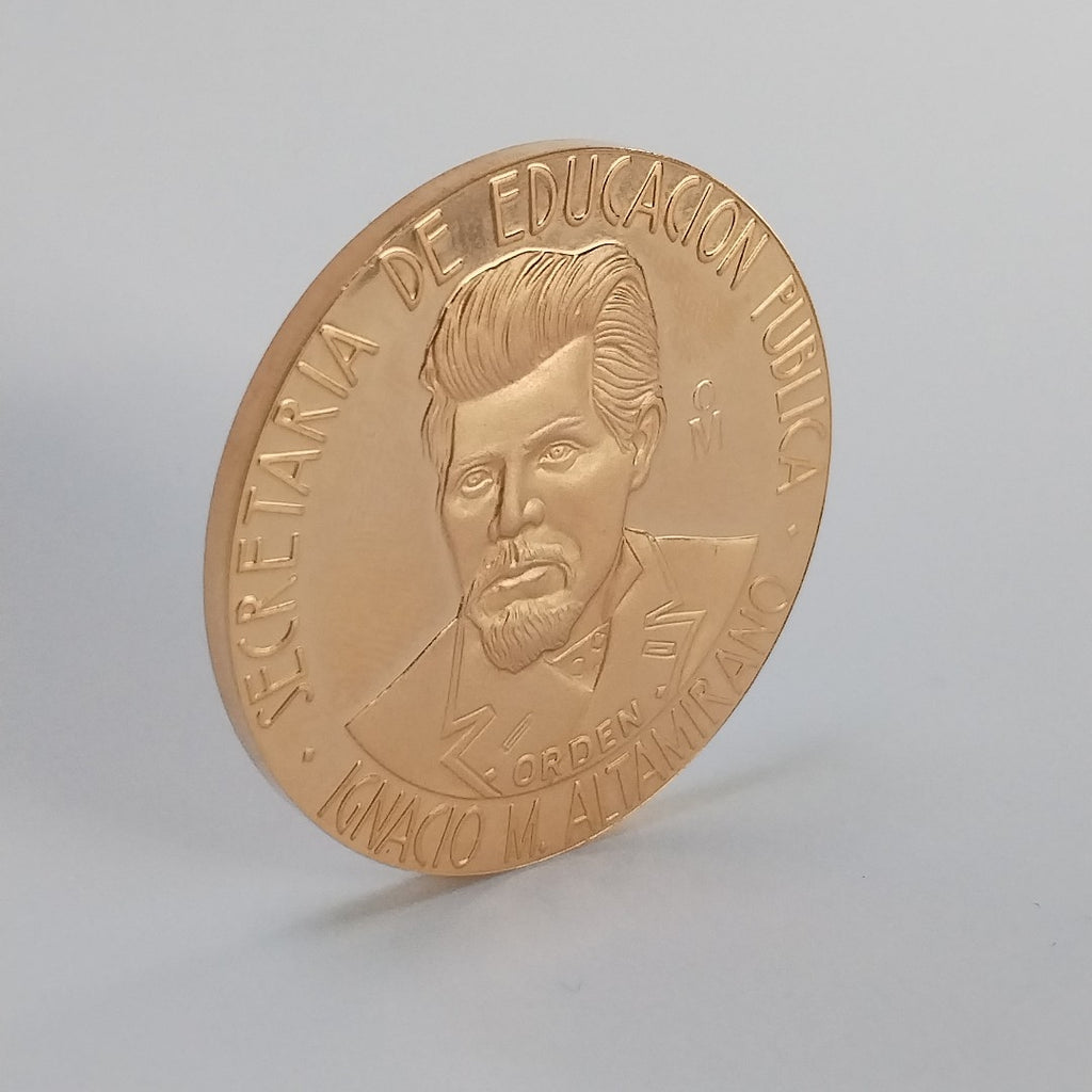 MEDALLA CONMEMORATIVA ORO 21 K 42 GRMS (SEMINUEVO)