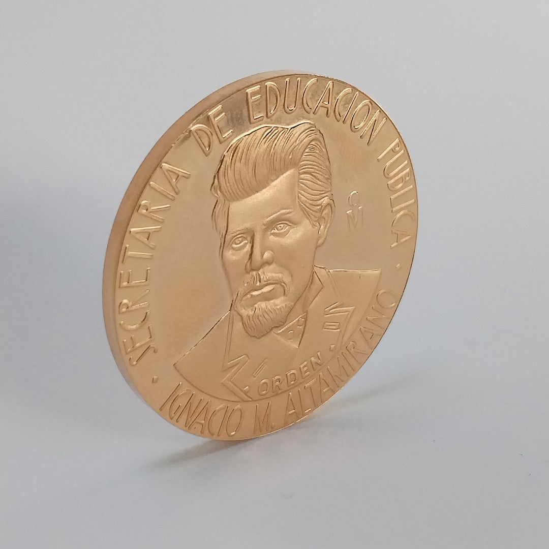 MEDALLA CONMEMORATIVA ORO 21 K 42 GRMS (SEMINUEVO)