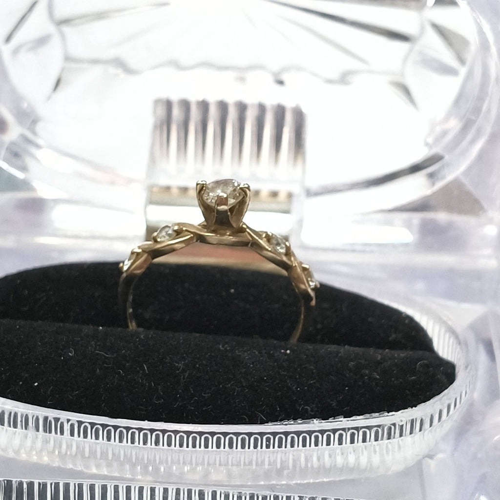 ANILLITO,SOLITARIO ORO 8 K 1,80 GRMS (SEMINUEVO)
