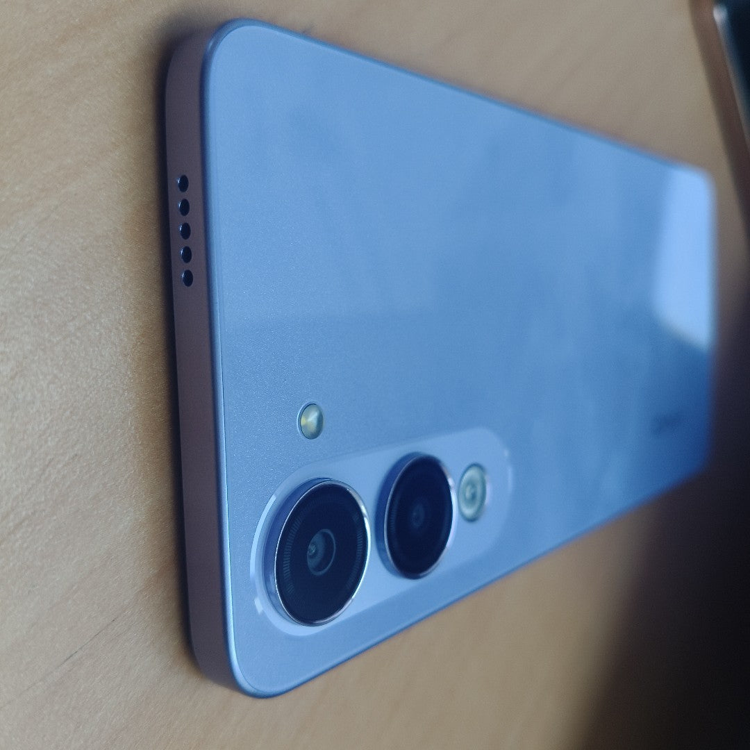 CELULAR VIVO Y04 V2430 (2025) 256 GB 4 GB RAM (SEMINUEVO)