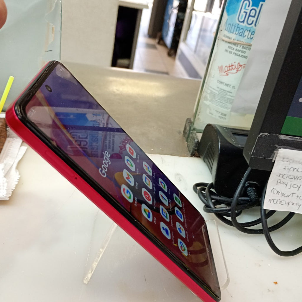 CELULAR MOTOROLA MOTO G84 XT2347-1 (2023) 256 GB 8 GB RAM (SEMINUEVO)
