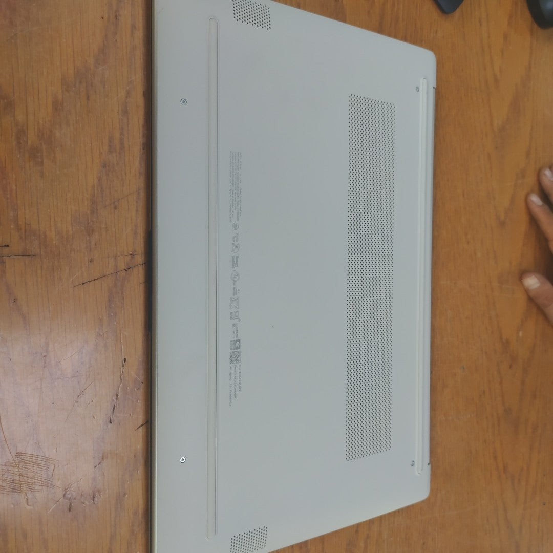 LAPTOP HP 15-FC0069LA (2024) 512 GB SSD 8 GB RAM (SEMINUEVO)