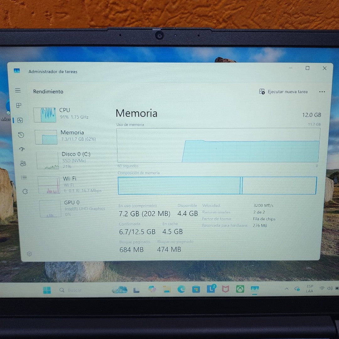 LAPTOP LENOVO V14 G3 IAP (2024) 256 GB SSD 12 GB RAM (SEMINUEVO)