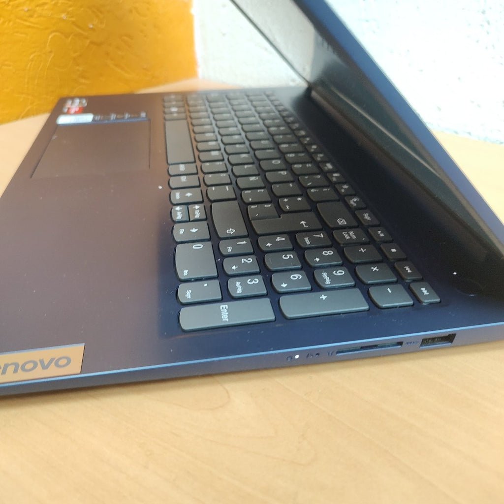 LAPTOP LENOVO IDEAPAD SLIM 3 15AMN8 (2025) 512 GB SSD 8 GB RAM (SEMINUEVO)