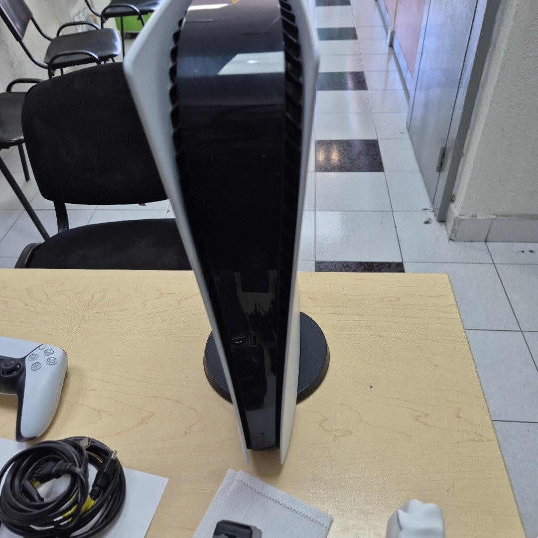 CONSOLA DE VIDEOJUEGO SONY PS5 DIGITAL 825 SSD (SEMINUEVO)