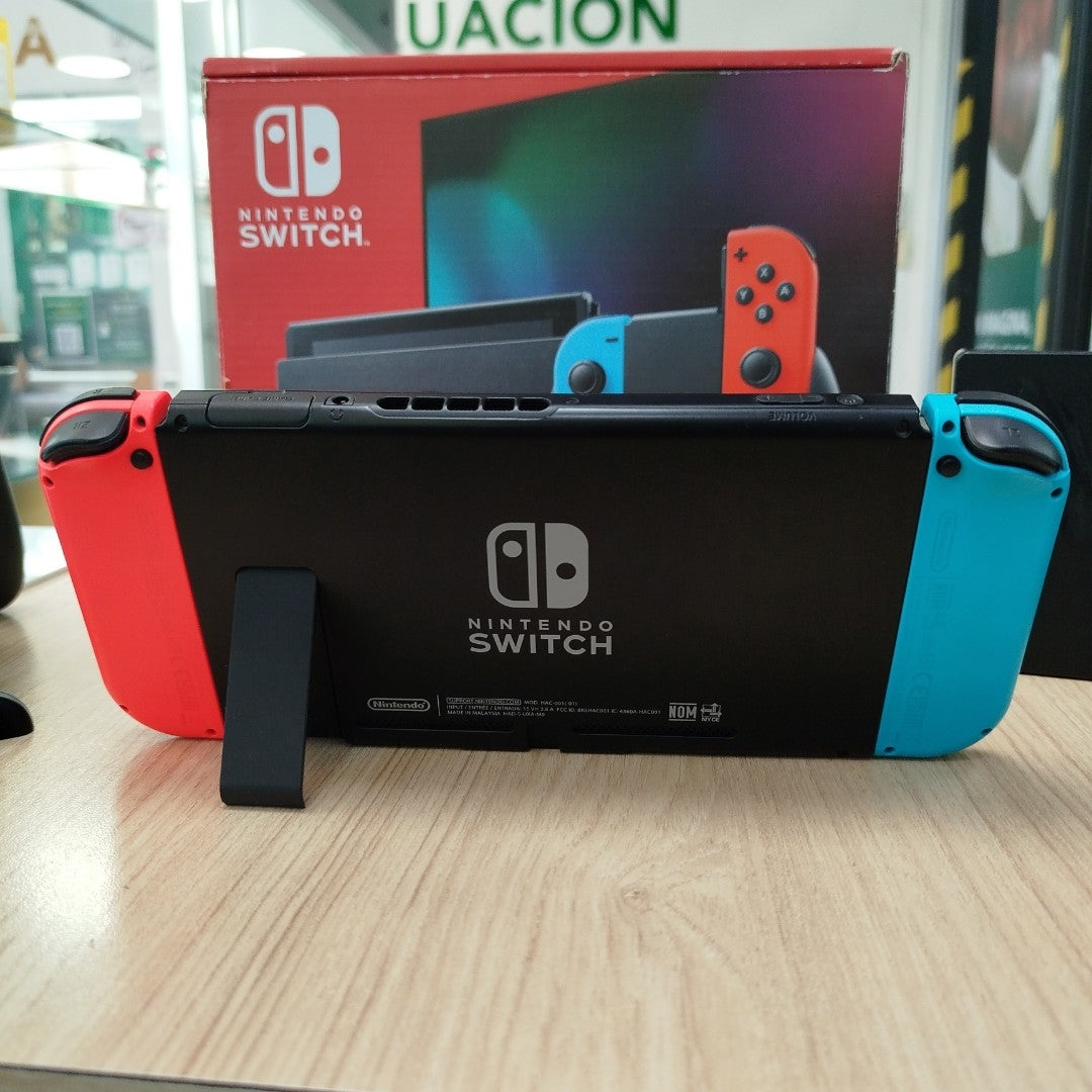 CONSOLA DE VIDEOJUEGO NINTENDO SWITCH 1.1 32 GB (SEMINUEVO)
