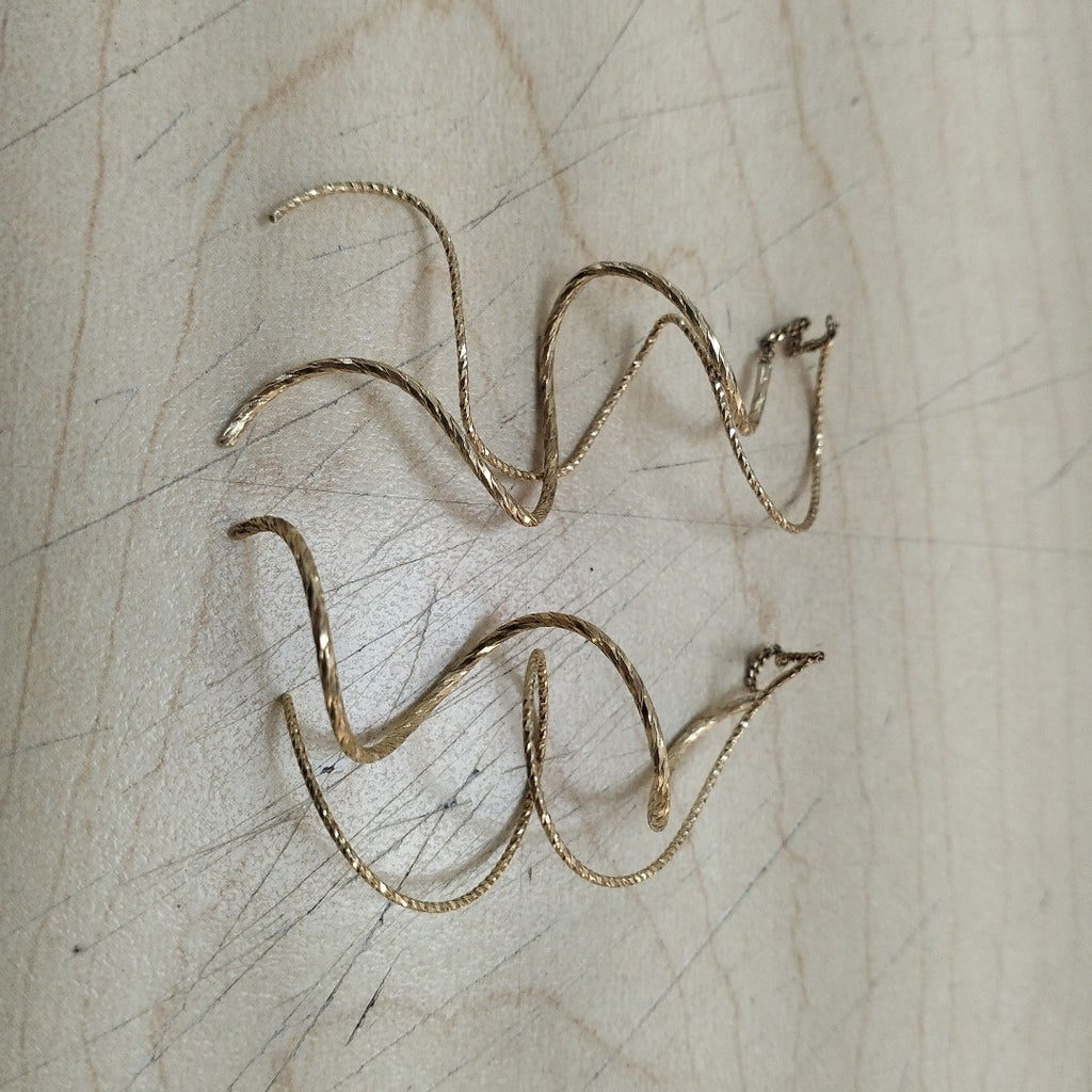 VIOLADORES PAR ORO 14 K 2.8 GRMS (SEMINUEVO)