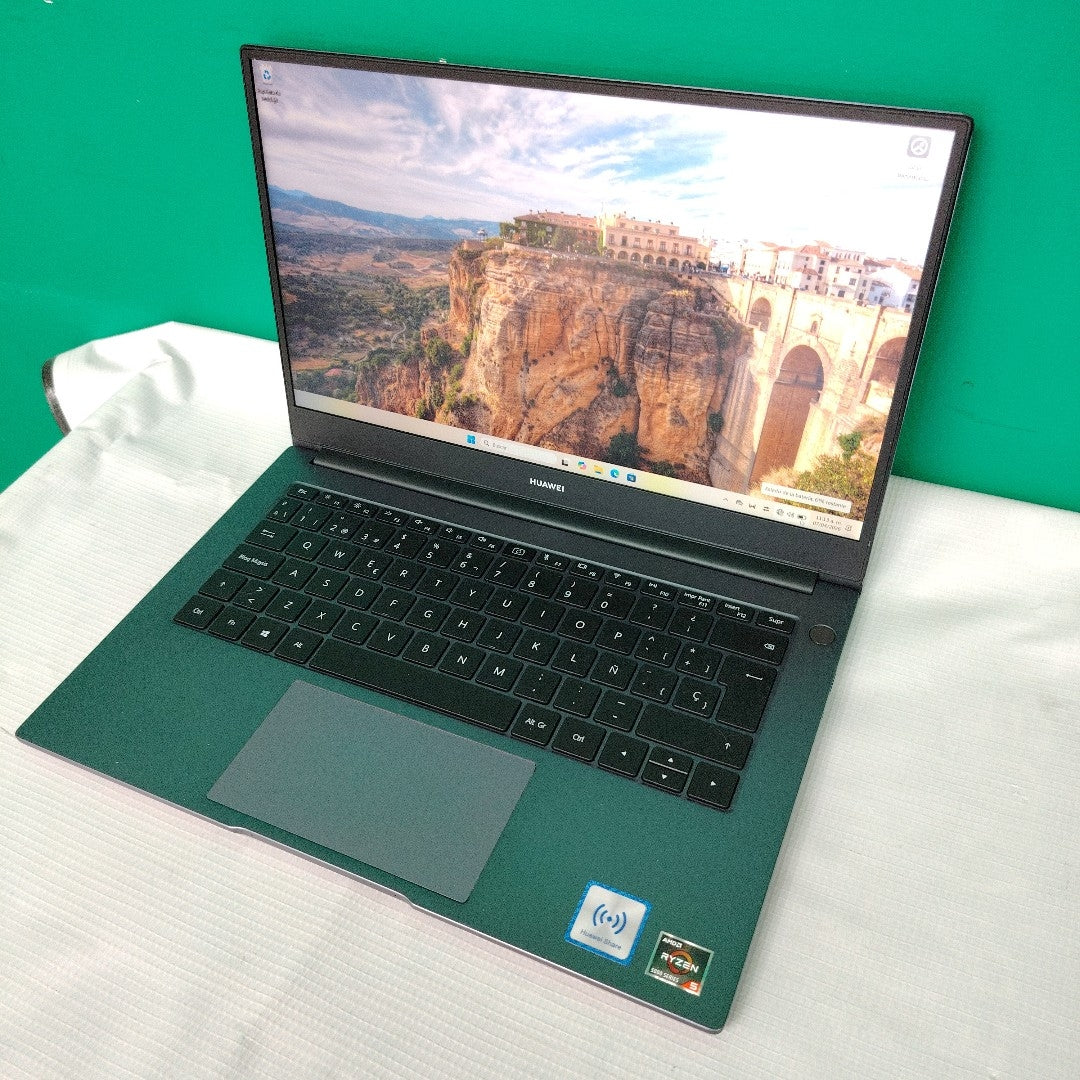 LAPTOP HUAWEI MATEBOOK D14 MDF-X (2023) 512 GB SSD 8 GB RAM (SEMINUEVO)