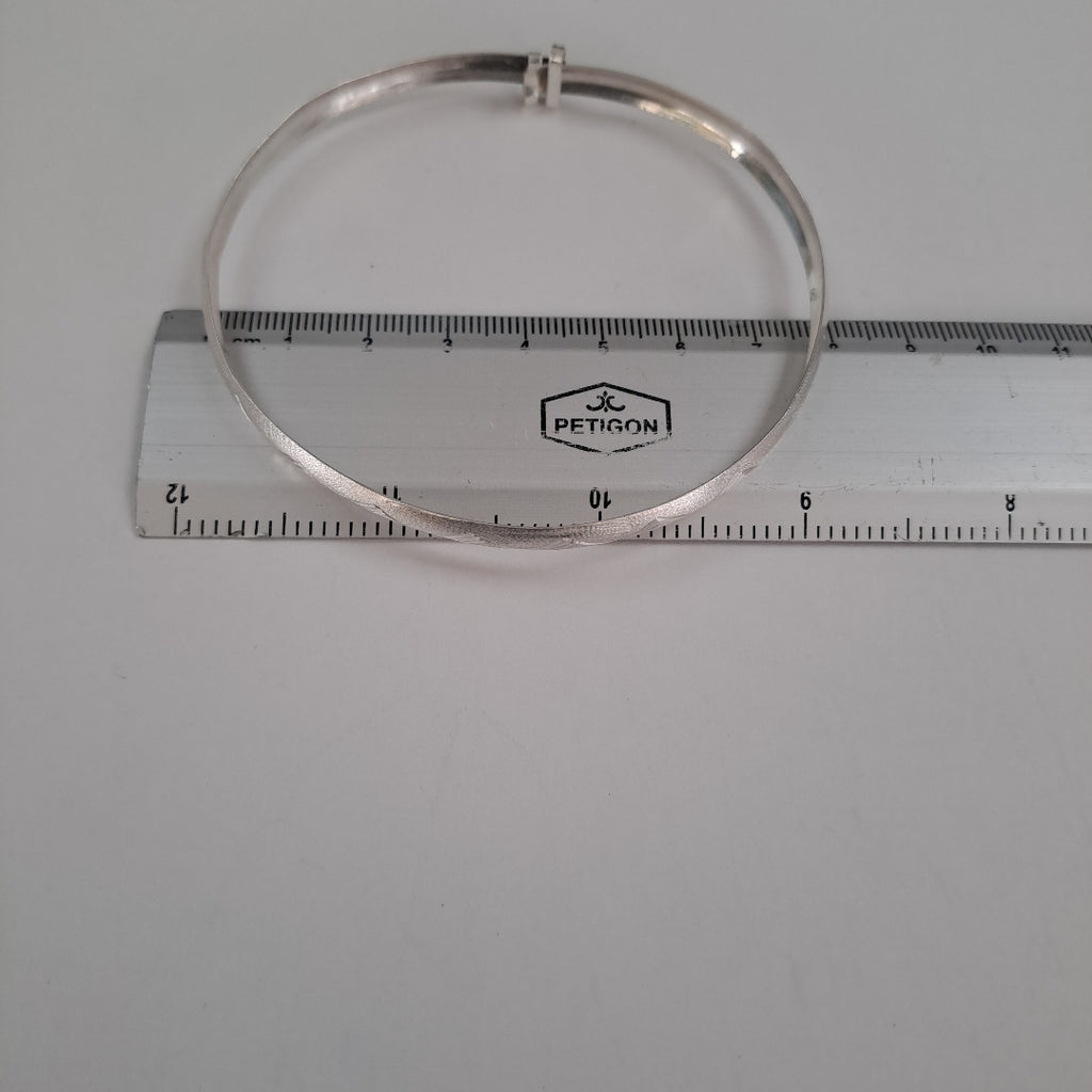 PULSERA RIGIDA PLATA 6.2 GRMS (SEMINUEVO)