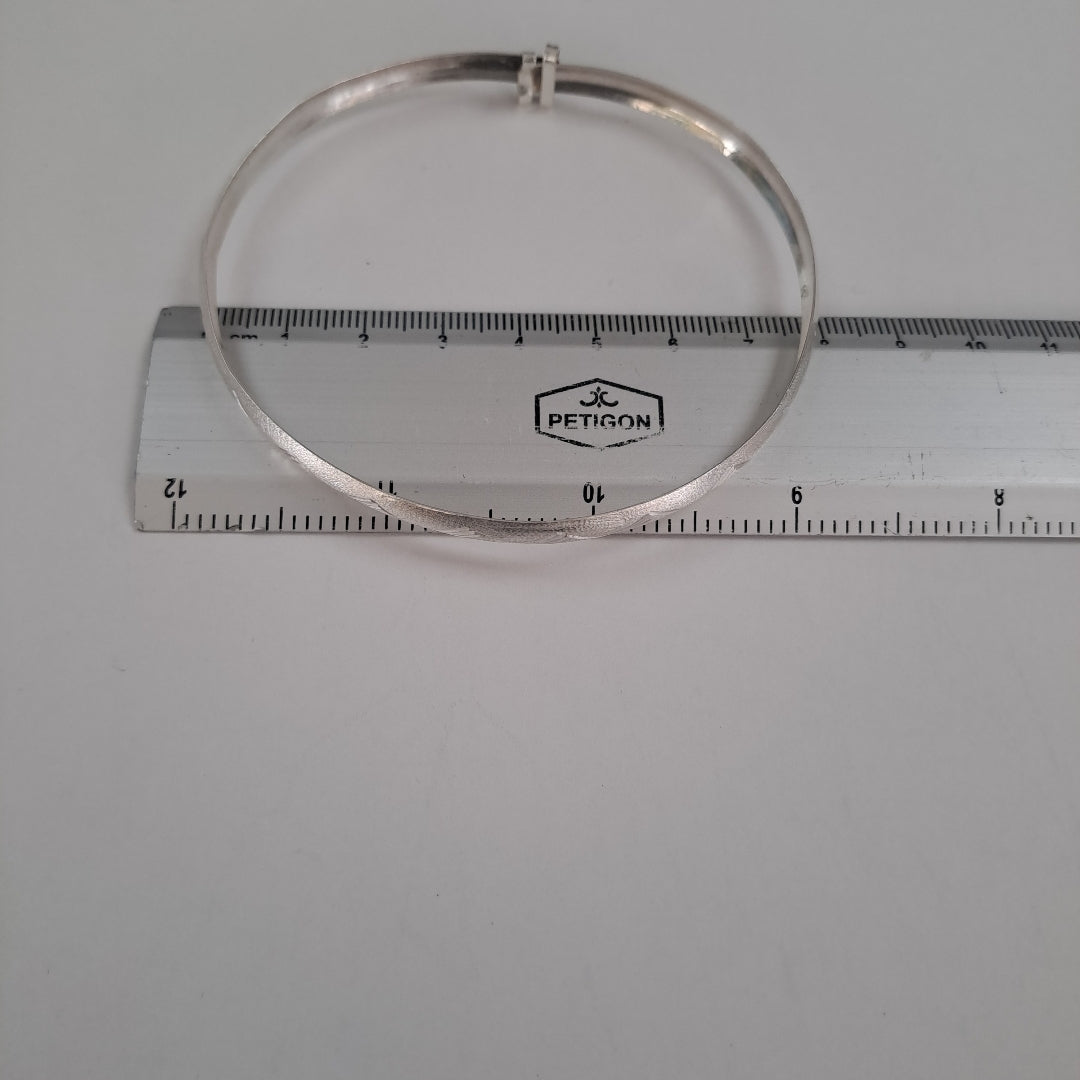 PULSERA RIGIDA PLATA 6.2 GRMS (SEMINUEVO)
