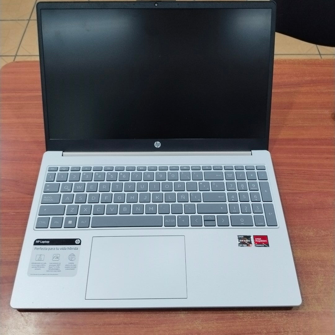 LAPTOP HP 15-FC0043LA (2024) 512 GB SSD 8 GB RAM (SEMINUEVO)