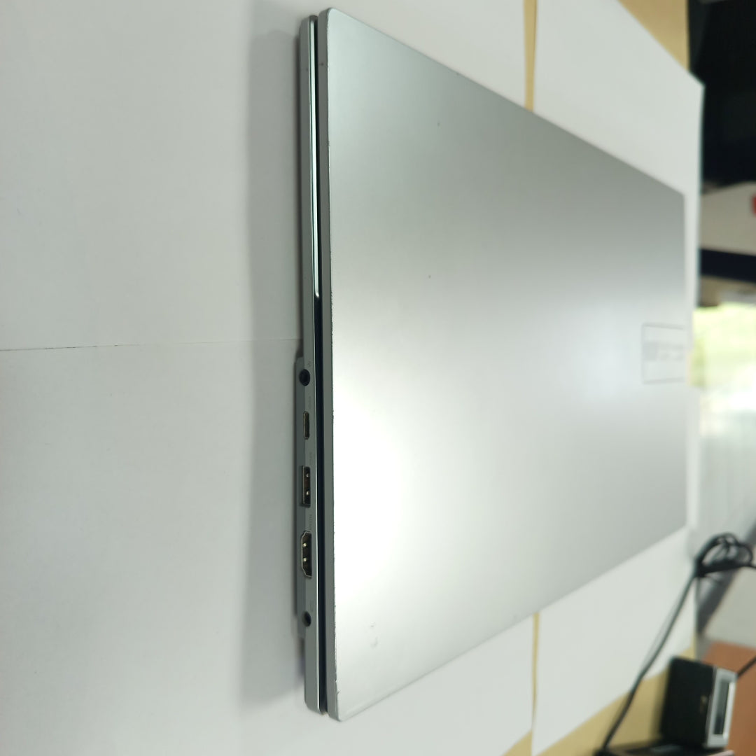 LAPTOP ASUS VIVOBOOK GO 15 E1504FA-NJ274W (2023) 512 GB SSD 16 GB RAM (SEMINUEVO)