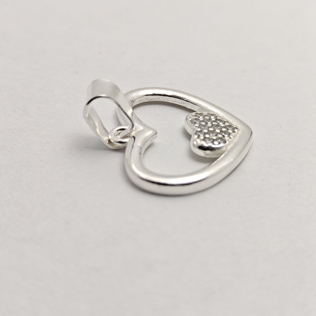 DIJE CORAZON C/CIRCONIAS PLATA .925 2.5 GR (NUEVO)