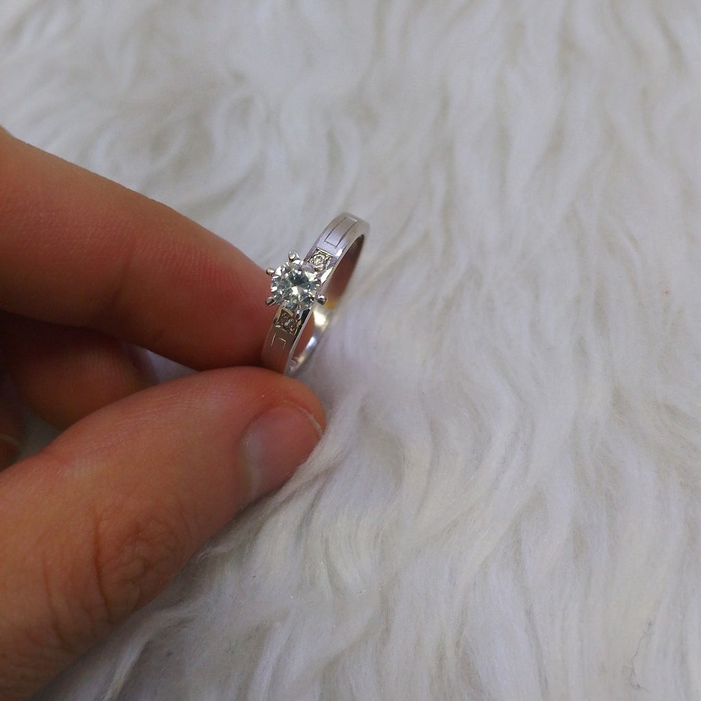 ANILLITO ORO BLANCO 14 K 3.2 GRMS (SEMINUEVO)