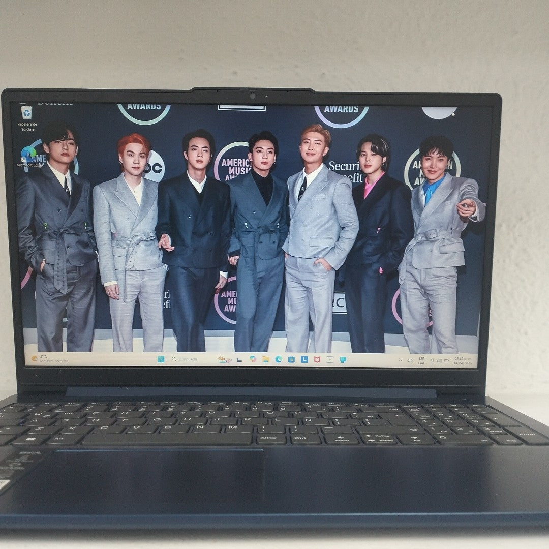 LAPTOP LENOVO IDEAPAD SLIM 3 15IAN8 (2024) 256 GB SSD 8 GB RAM (SEMINUEVO)