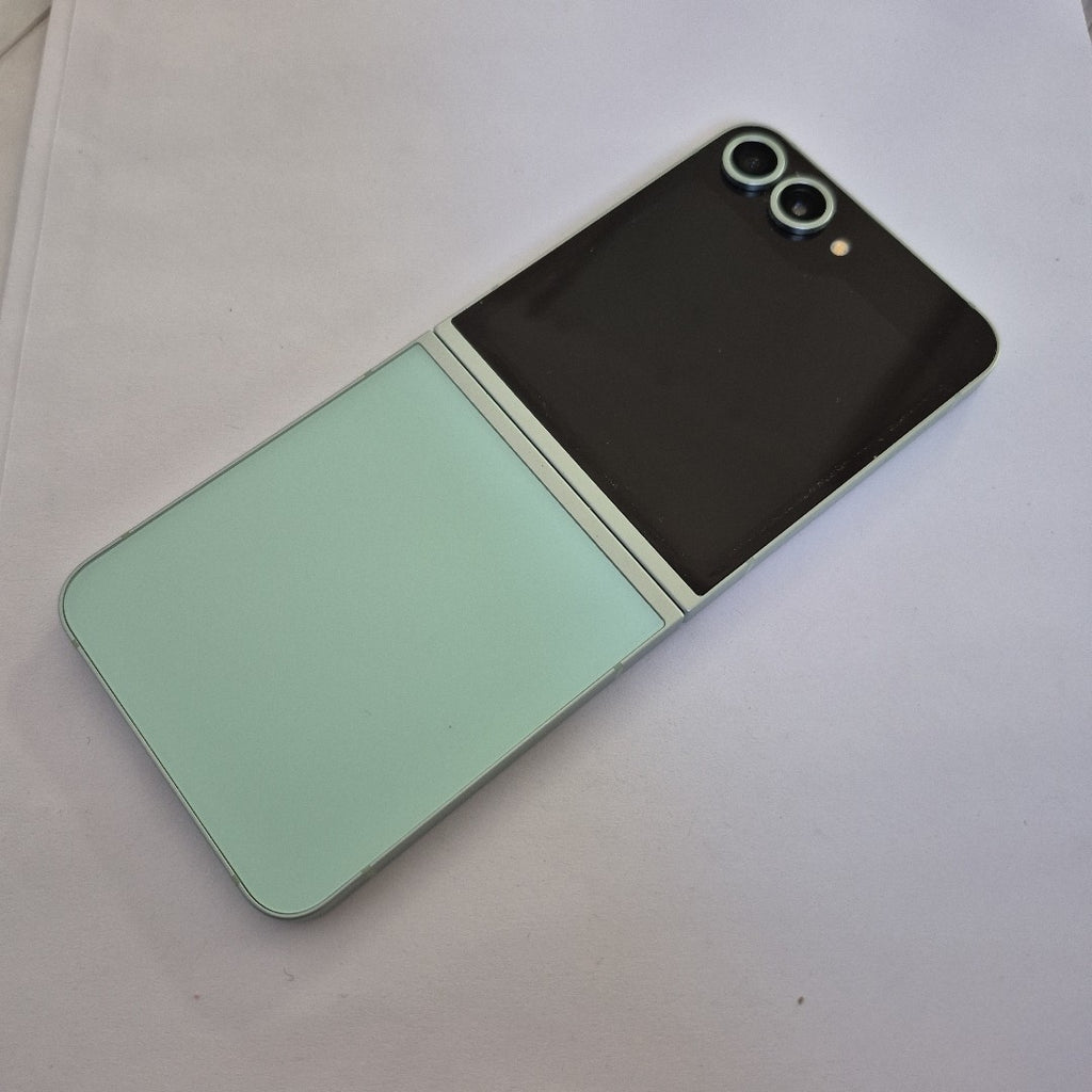 CELULAR SAMSUNG GALAXY Z FLIP6 SM-F741B (2024) 256 GB 12 GB RAM (SEMINUEVO)
