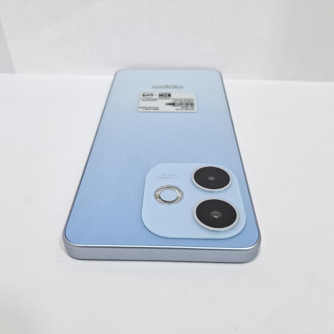 CELULAR OPPO  A5 PRO CPH2711 (2025) 256 GB 8 GB RAM (SEMINUEVO)