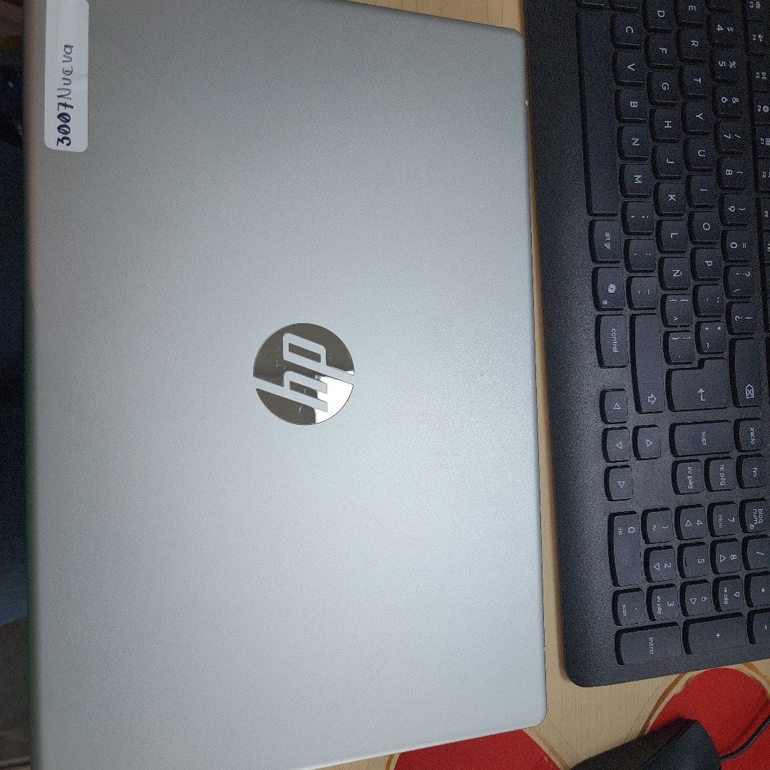 LAPTOP HP 14-EP0230LA (2025) 512 GB SSD 8 GB RAM (SEMINUEVO)