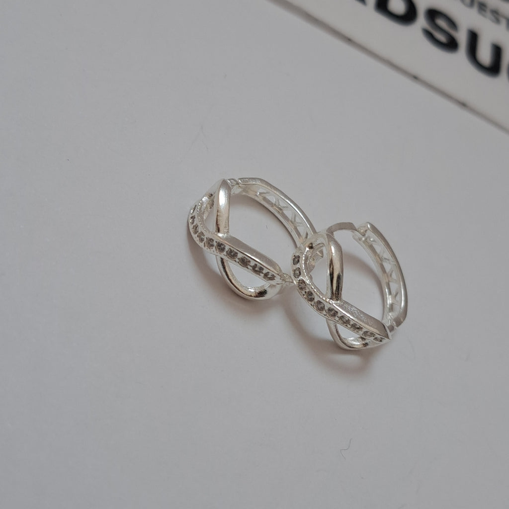 HUGGIES INFINITO CIRCONIAS PLATA .925 2.4 GR (NUEVO)