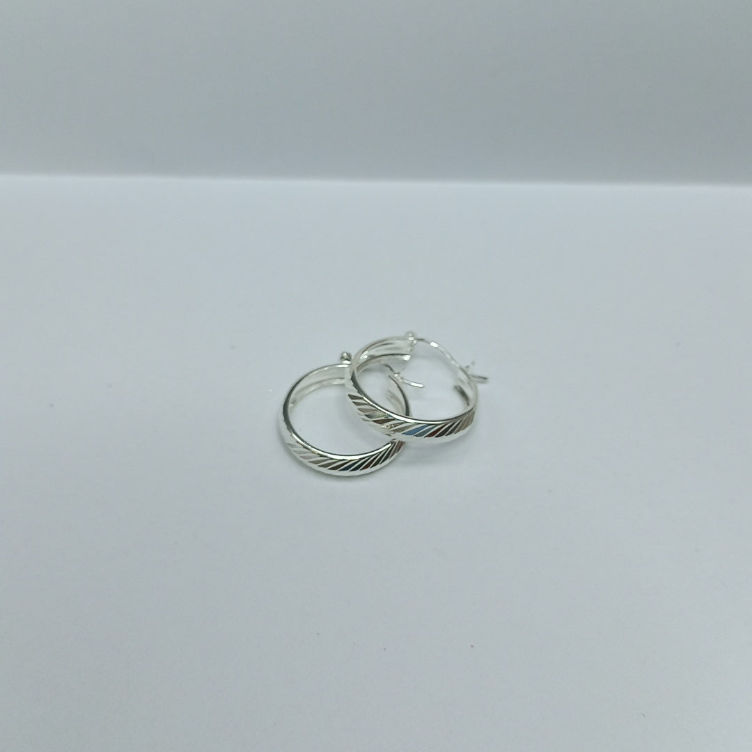 PAR ARRACADAS LABRADAS PLATA .925 2.4 GR (NUEVO)