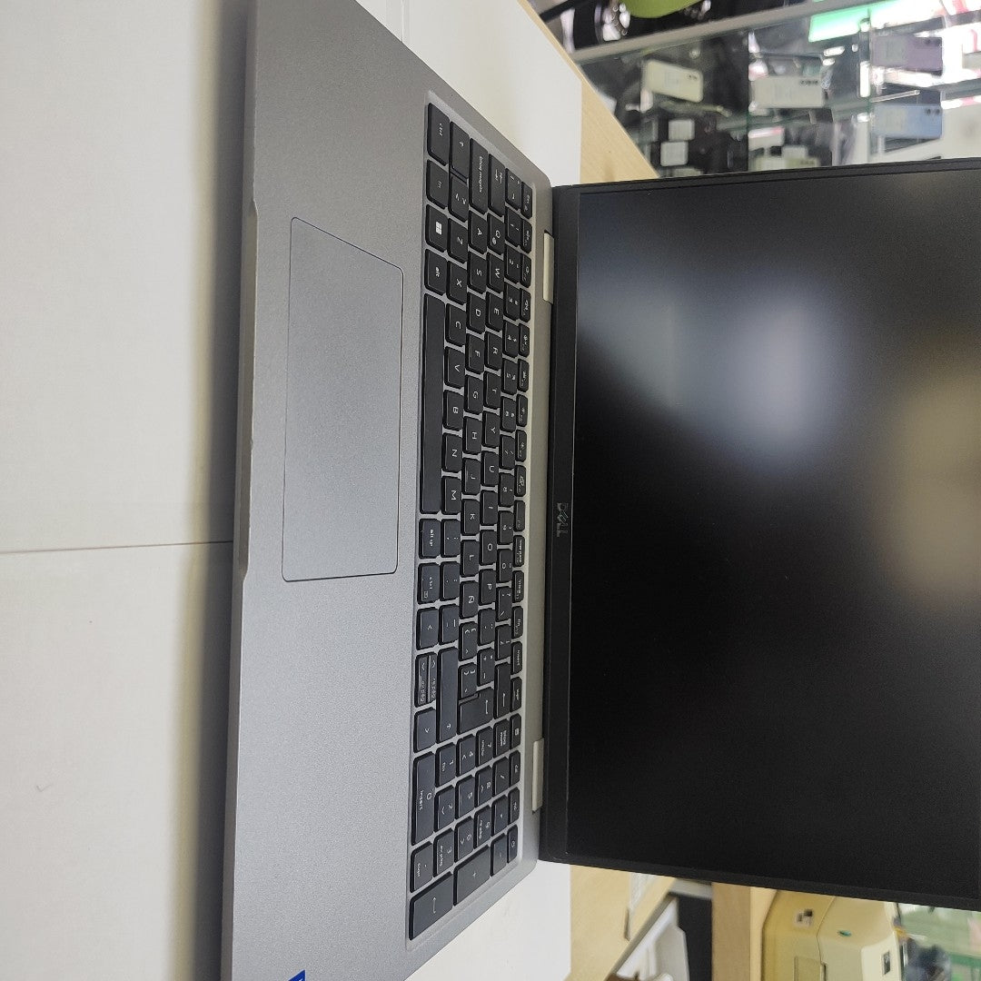 LAPTOP DELL LATITUDE 5540 (2023) 512 GB SSD 32 GB RAM (SEMINUEVO)